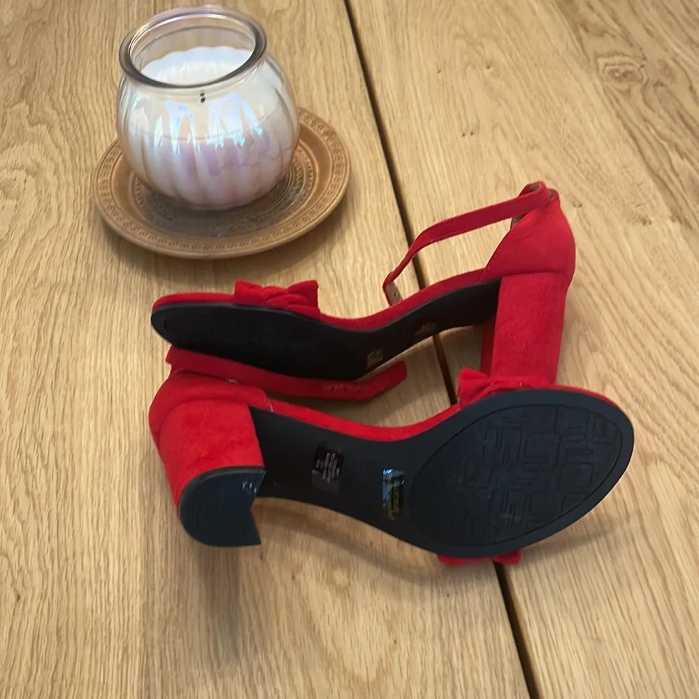Red Heels - Picture 4 of 4